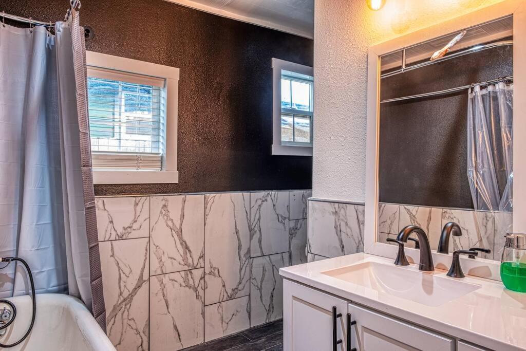 הוילה סקרמנטו 4Br Victorian Walk To Uc Davis & Shriner Med Cen מראה חיצוני תמונה